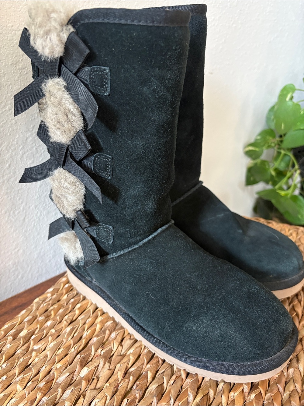 Kookaburra by UGG Black Suede Mid-Calf Boots size 6